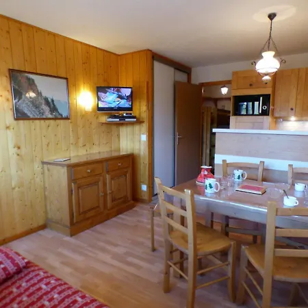 Apartment Alcove Avec Balcon - 4 Pers. - Centre Station - Proche Commerces Et Pistes Face Au Mont Bisanne - Fr-1-594-88 *